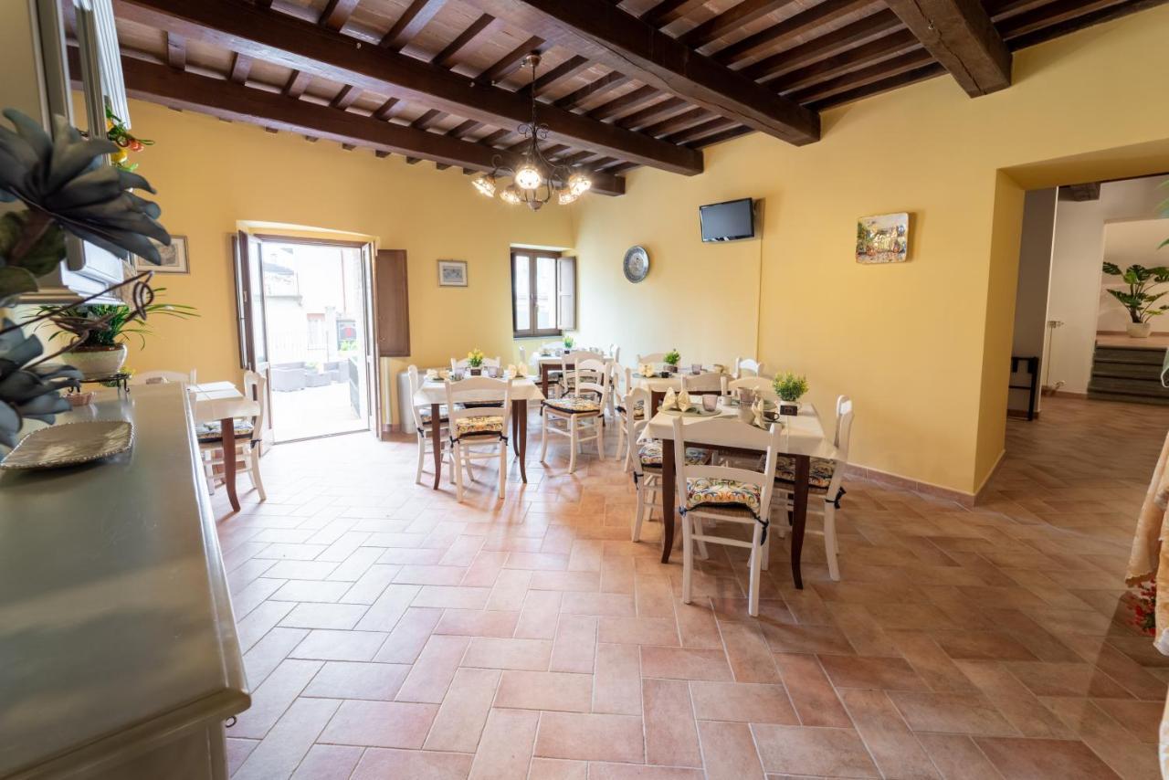 Albergo La Loggia Di San Martino Gualdo Tadino Exterior photo