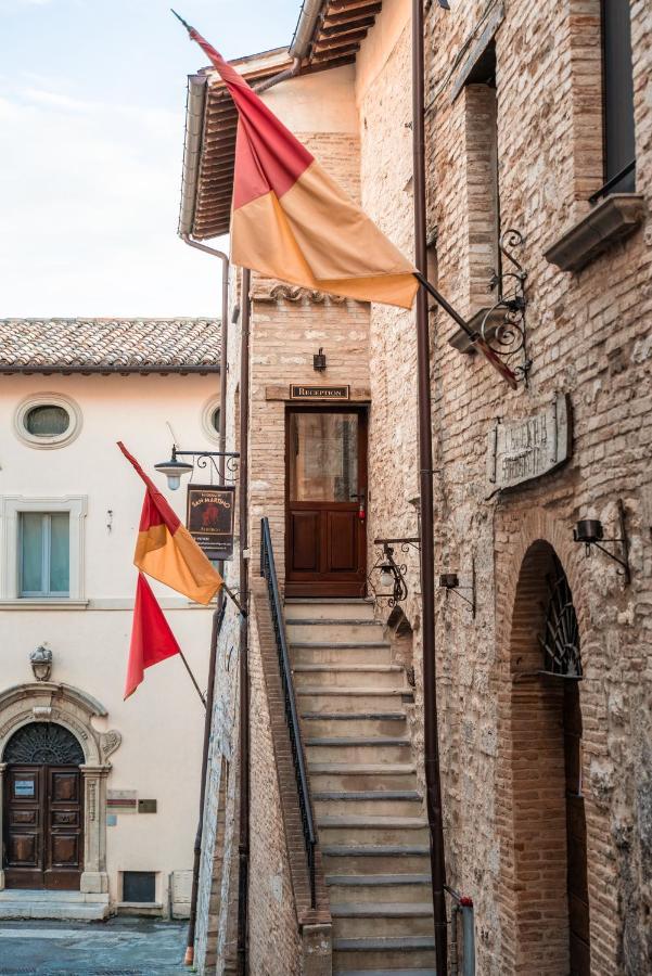Albergo La Loggia Di San Martino Gualdo Tadino Exterior photo